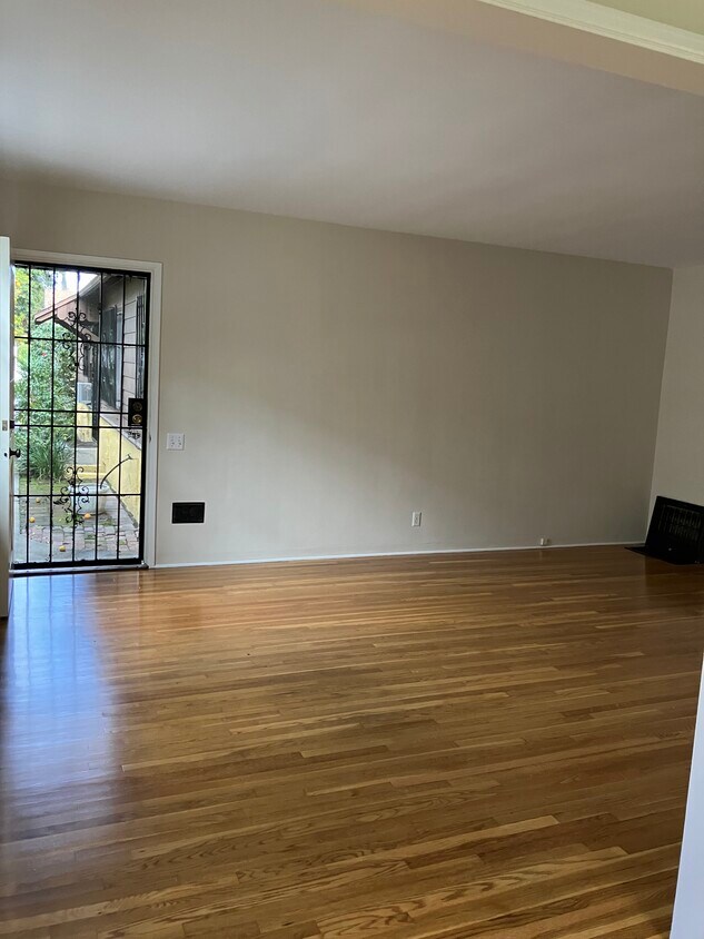 Living room - 4509 Tujunga Ave