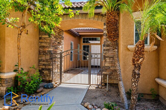 Foto del edificio - 4 bed, 2.5 bath home in NW Bakersfield - Gardener included