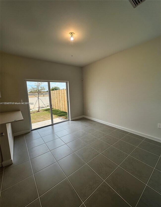 Foto del edificio - 12851 NW 23rd Pl
