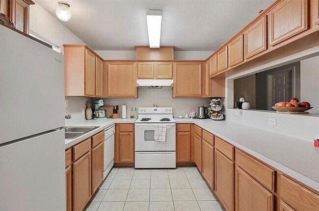 Building Photo - 914 Crepe Myrtle St