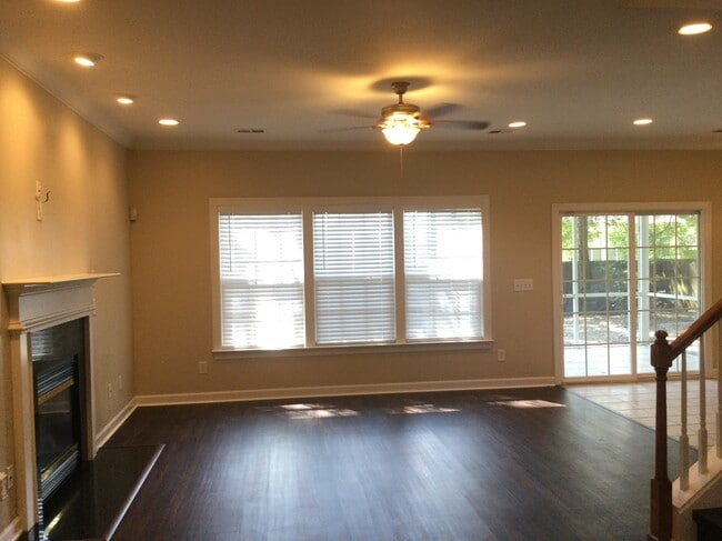 Foto del edificio - 8669 Hickory Creek Ln