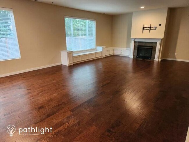 Building Photo - 1422 34th Street Southeast, Puyallup, WA, ...