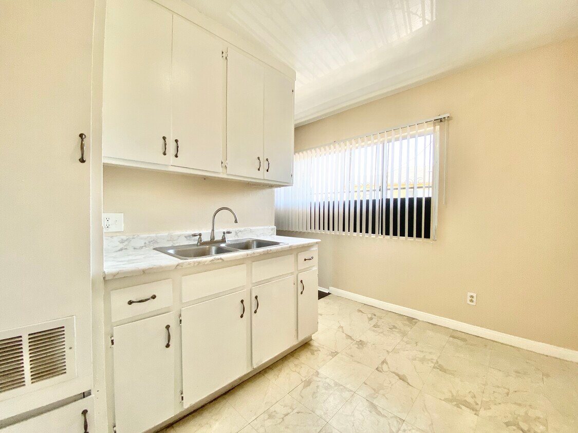 Foto principal - 3829 Wall St