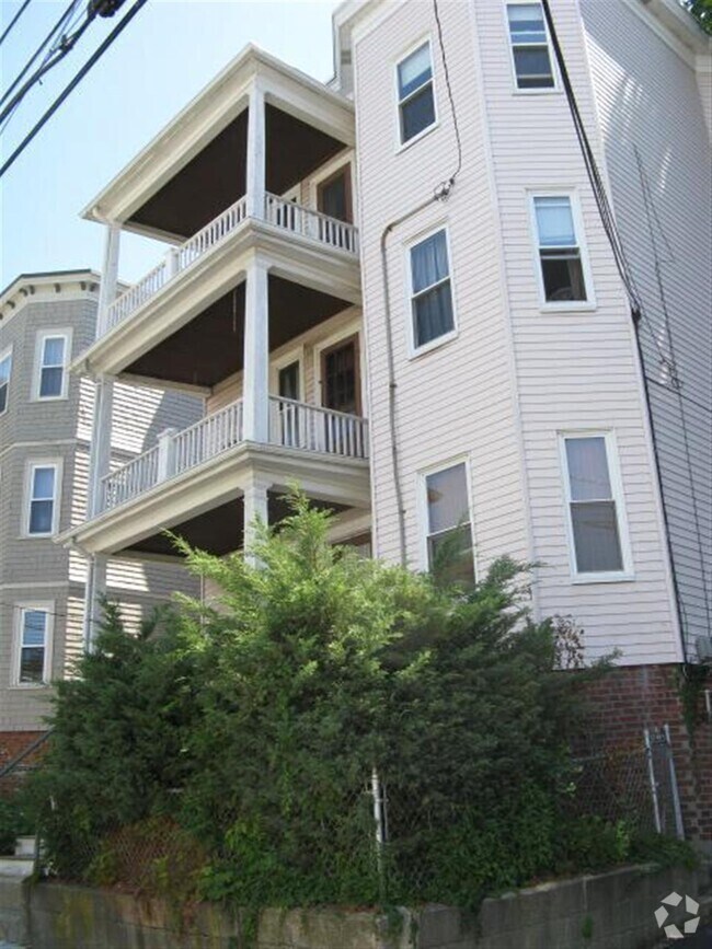 Building Photo - 7 Belknap St