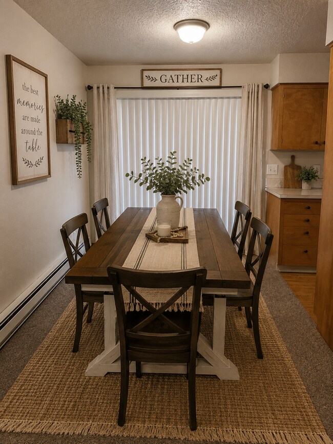 Foto del edificio - 1/2 off 1st month's Rent!  Charming Two Bedroom !!