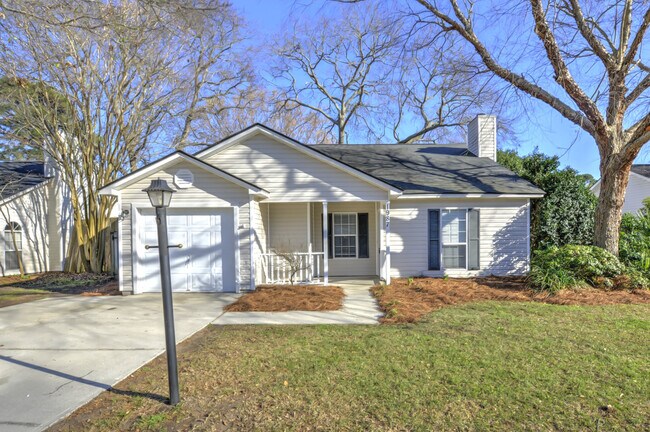 Foto del edificio - Gorgeous 3 BR, 2 BA , 1 Car Garage Home Of...