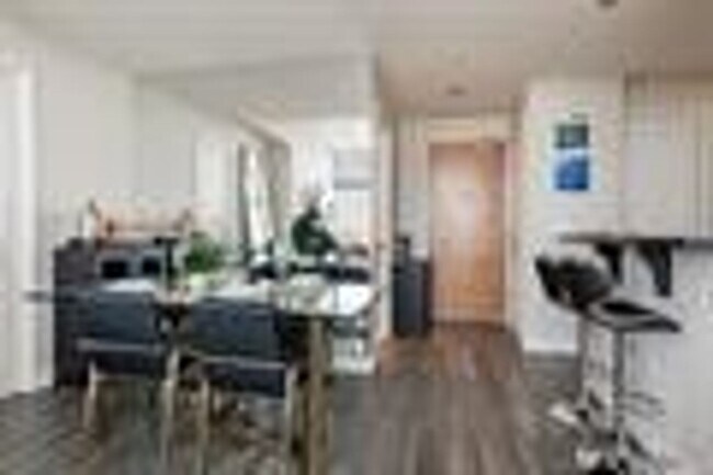 Foto del edificio - Beautiful Condo at Electra!