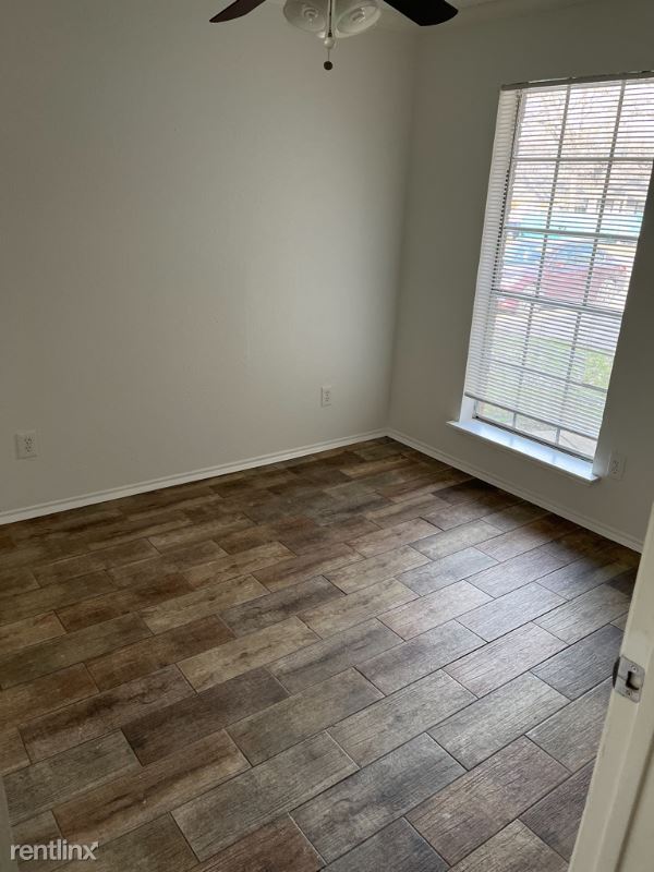 Primary Photo - 2 br, 1.5 bath House - 418 N Elm St Side B...