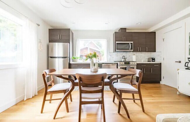 Foto del edificio - 10242 40th Ave SW