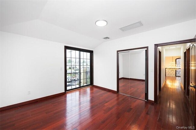Foto del edificio - 63-39 136th St