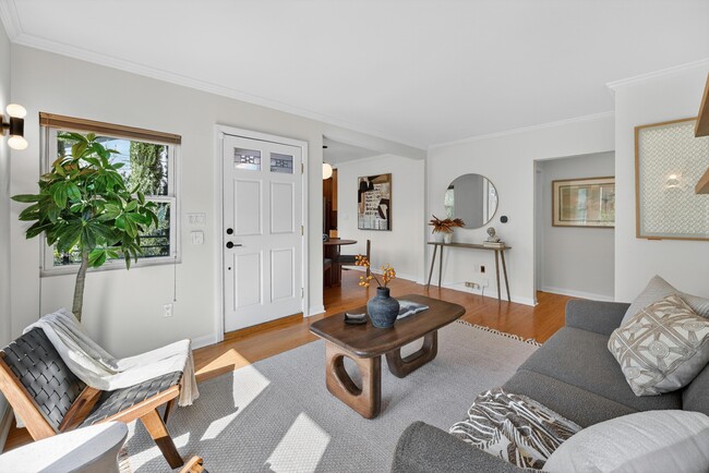 Building Photo - 1515 Rendall Pl