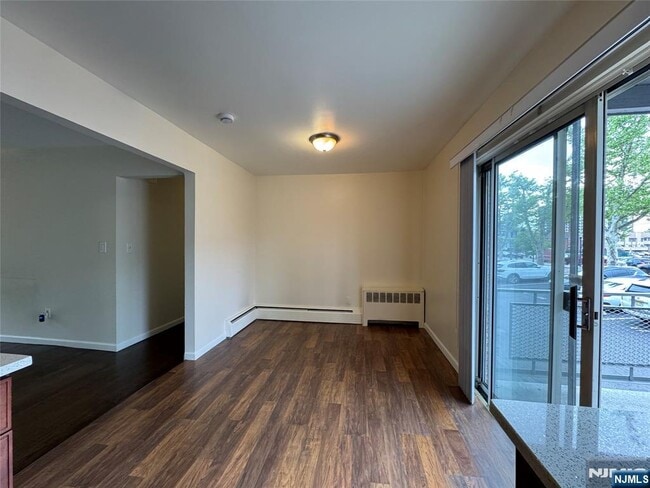 Building Photo - 1323 Anderson Ave