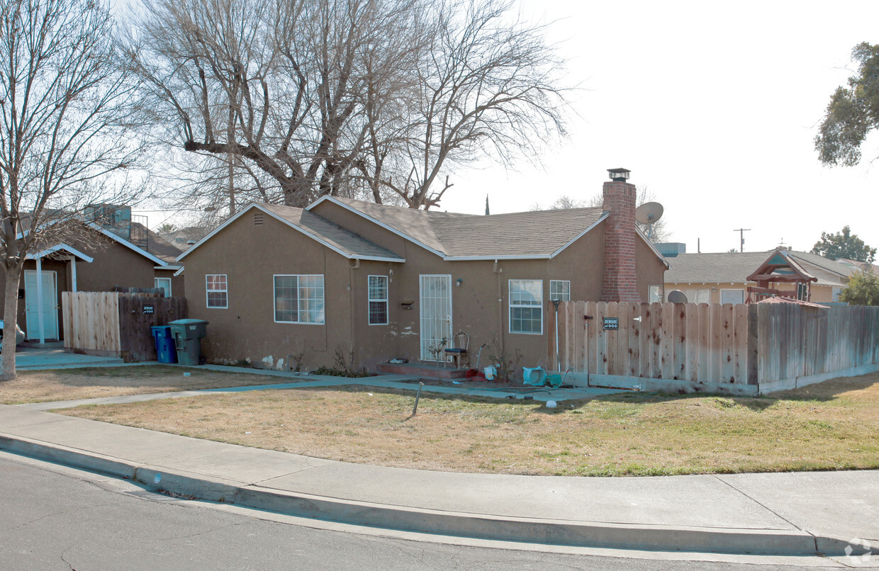 Primary Photo - 2460 Lawrence St