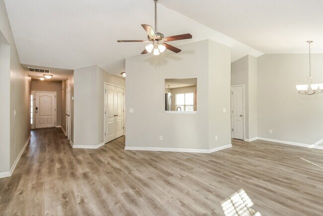 Building Photo - 245 Lakeside Point