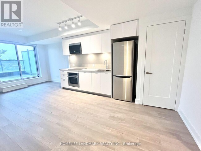 Building Photo - 8 Cedarland Dr