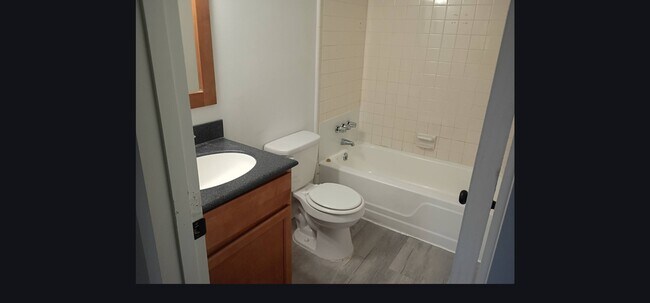 Foto del edificio - 2237 Moore Rd