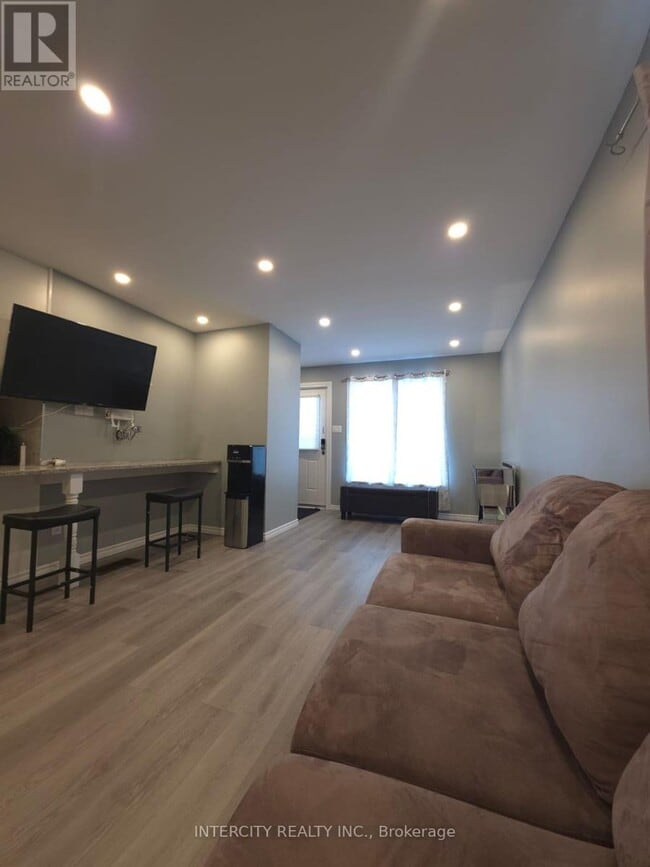 Building Photo - 510 Cork St