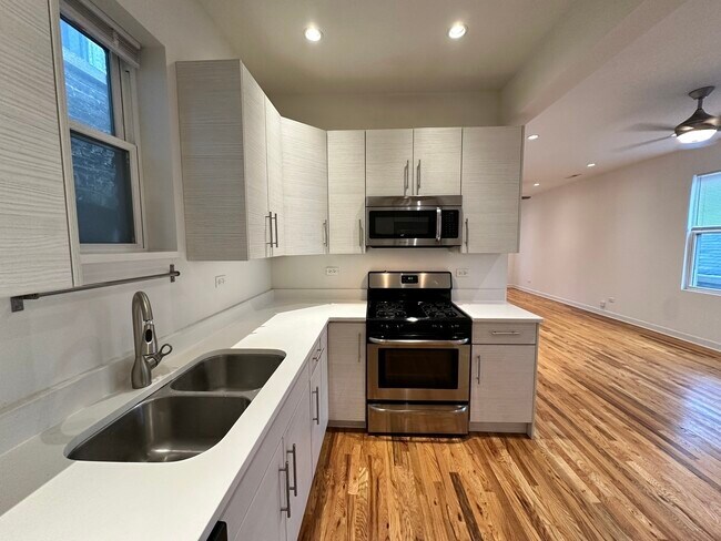 Foto del edificio - 1452 N Greenview Ave