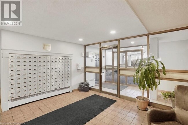 Building Photo - 15 Albright Rd