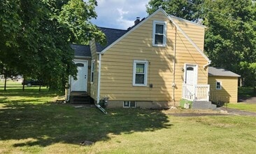 Building Photo - 36939 N Green Bay Rd