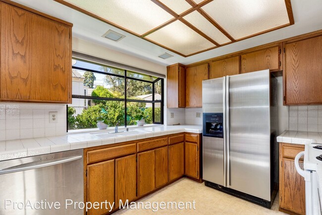 Building Photo - 3 br, 2 bath House - 3031 Menlo Dr