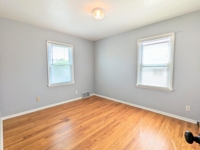 Foto del edificio - 3113 Silverdale Ave