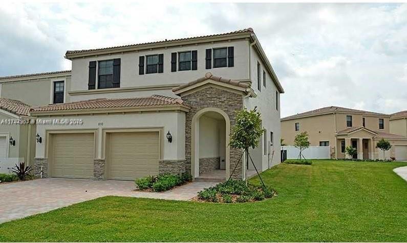 Foto principal - 830 NE 191st St