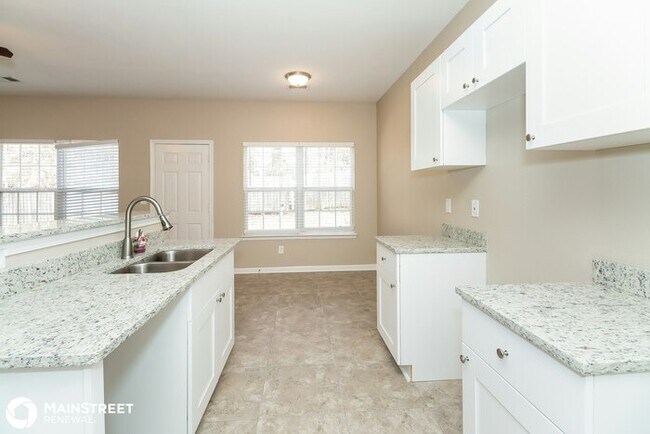 Foto del edificio - 5086 Windsor Forrest Ln, College Park, GA ...