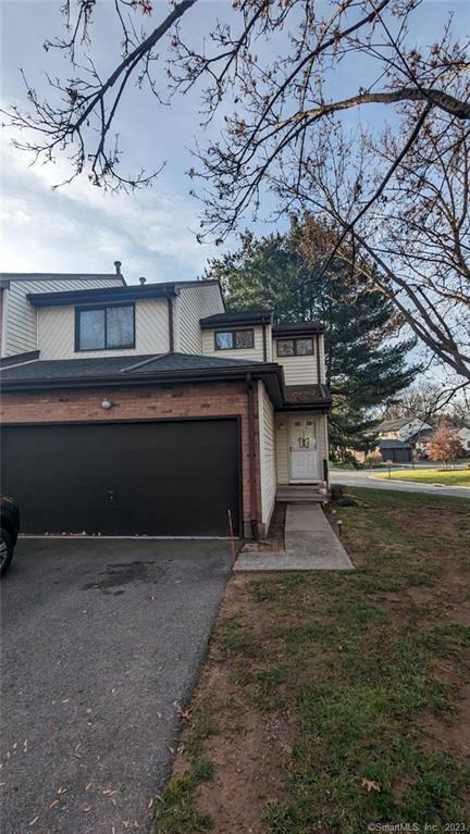 Primary Photo - 15 Oak Forest Dr