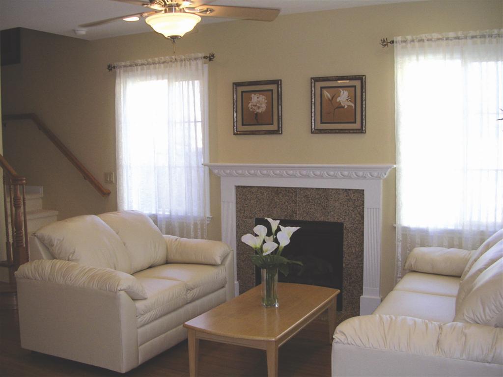 Sala de estar - 13703 Ruther Ave