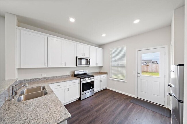 Building Photo - 6315 Lakeview Haven Dr