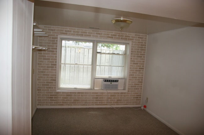 Building Photo - 121 W Stadium Ave