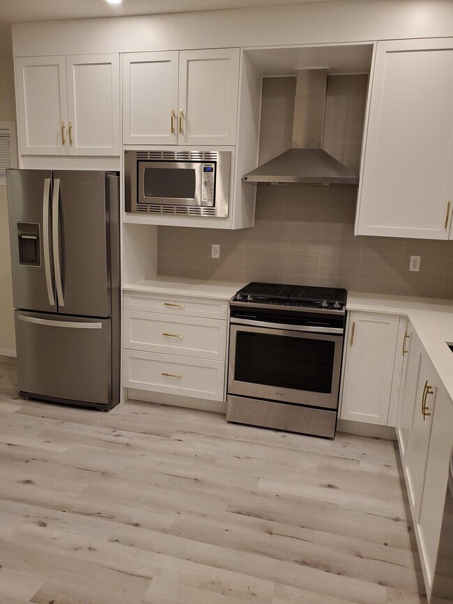 Building Photo - 120 Redstone Walk NE