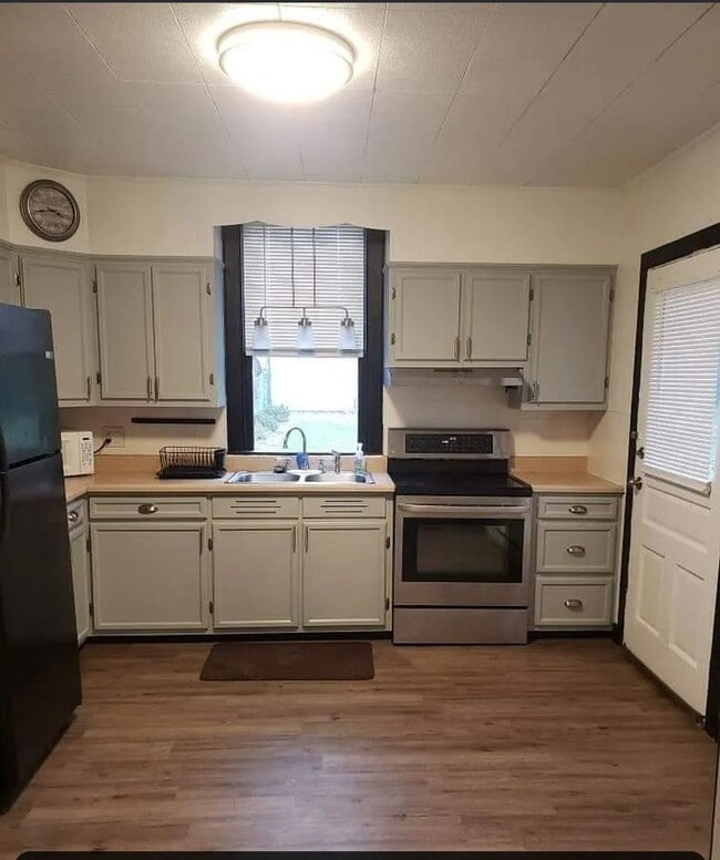 Building Photo - Bright 3 Bedroom, 1 Bath Home in Dallastown Schools!