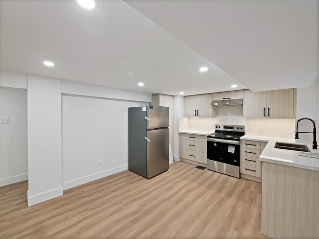 Building Photo - 167 Rosedale Ave