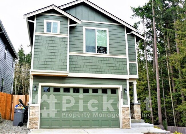 Building Photo - 3 Bedroom Newer Construction House Close t...