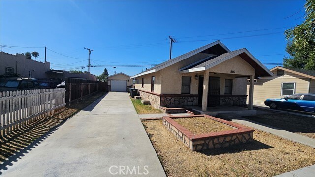Building Photo - 800 E Ivy St