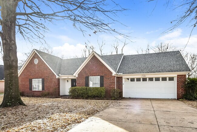 Foto del edificio - 5205 Plum Tree Dr