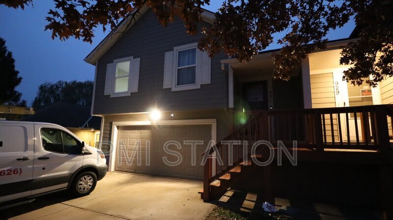 Primary Photo - 931 E Wildcat Run St
