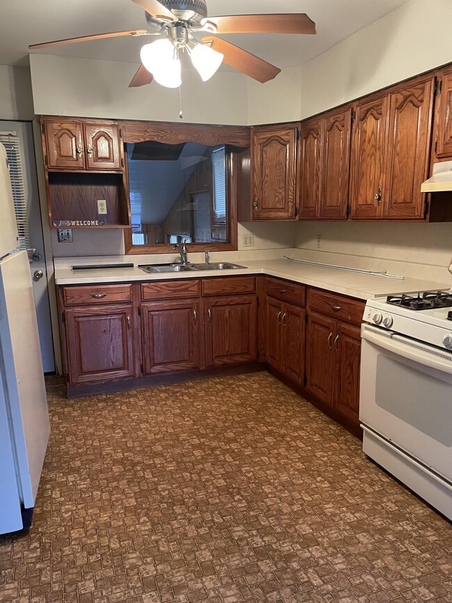 Building Photo - 128 Hoose Ct