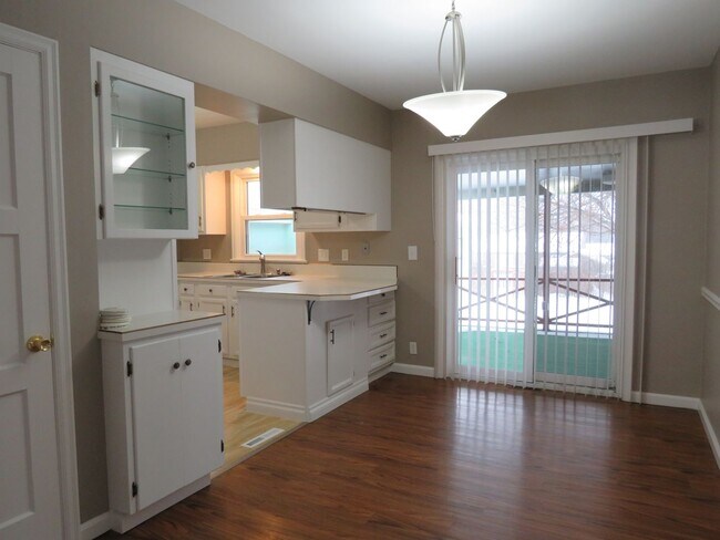 Foto del edificio - 3 Bedroom (1 non-egress) / 1 Car Garage located near the hospitals and colleges!