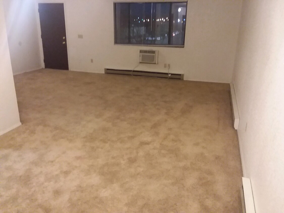 Primary Photo - 44 6th St W