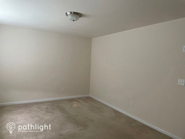 Building Photo - 4449 Roundwood Ct