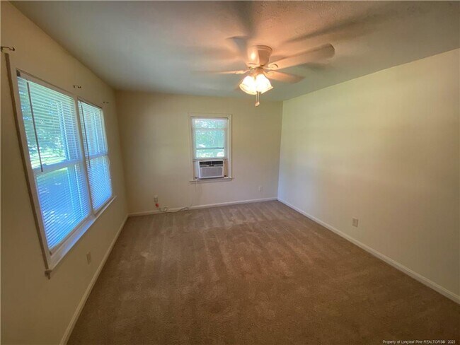 Building Photo - 417 Windermere Dr