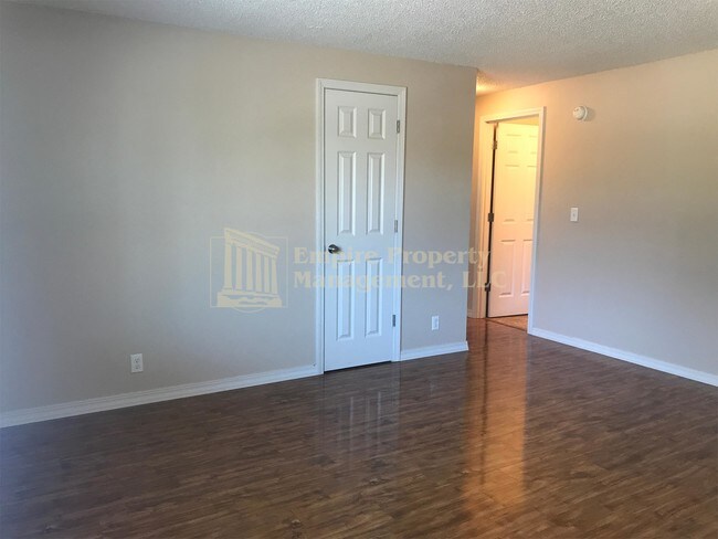 Foto del edificio - 24956 Hunter Ave