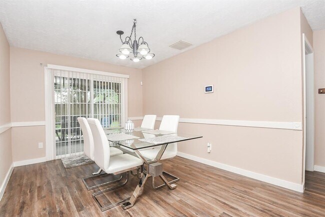 Foto del edificio - 5331 Windsong Trail