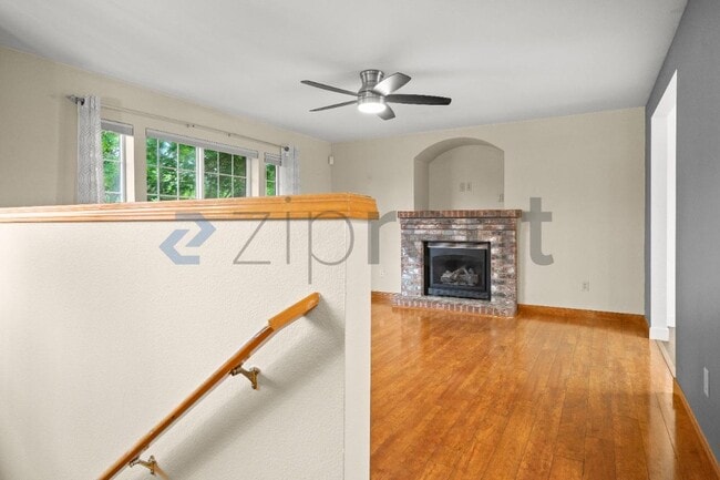 Building Photo - Unit