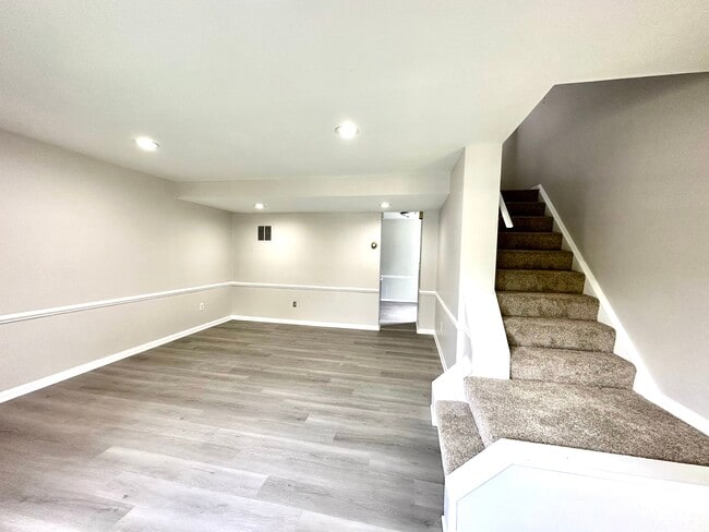 Building Photo - 1 Knaves Ct