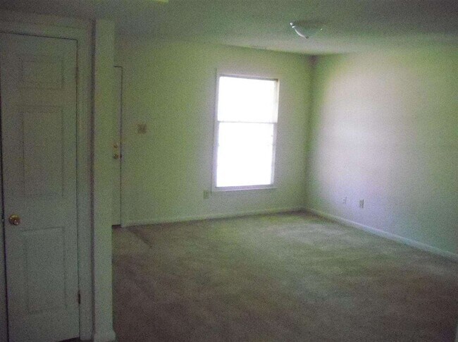 Building Photo - 105 Greenbriar Dr