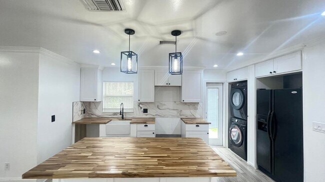 Foto del edificio - 4779 Bonanza Rd